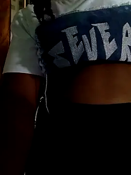 Snapshot of Xyzbiggyal chatting on 03-15-26, 10:32 Xyzbiggyal online show from 03-15-26, 10:32