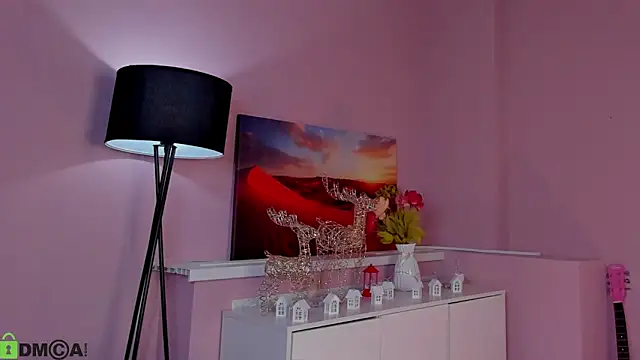 Snapshot of maxinemouse chatting on 03-04-26, 06:14 maxinemouse online show from 03-04-26, 06:14