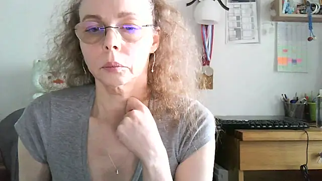 Snapshot of Helly_nana chatting on 03-22-26, 02:31 Helly nana online show from 03-22-26, 02:31