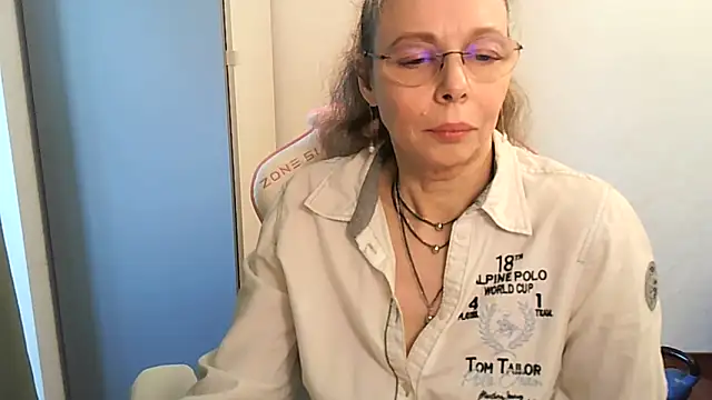 Snapshot of Helly_nana chatting on 03-28-26, 01:11 Helly nana online show from 03-28-26, 01:11