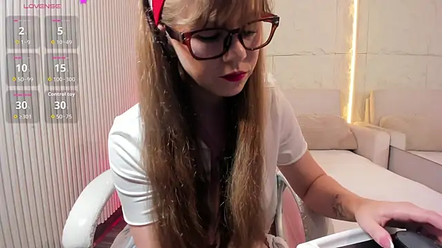 LailaCutee online show from 03-06-26, 09:00