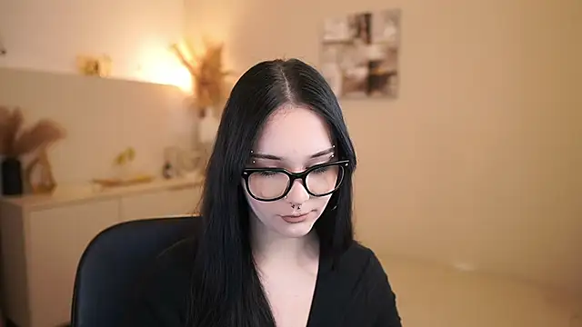 Snapshot of Ellediane18 chatting on 03-14-26, 01:27 Ellediane18 online show from 03-14-26, 01:27