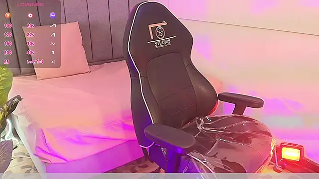 Snapshot of KVAS_TAY1 chatting on 03-22-26, 11:57 KVAS TAY1 online show from 03-22-26, 11:57