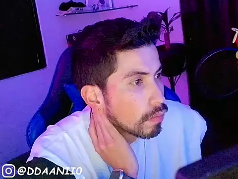 ddaanii0 online show from 03-12-26, 11:38