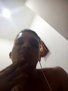 Snapshot of Chachiboo chatting on 04-11-26, 11:14 Chachiboo online show from 04-11-26, 11:14