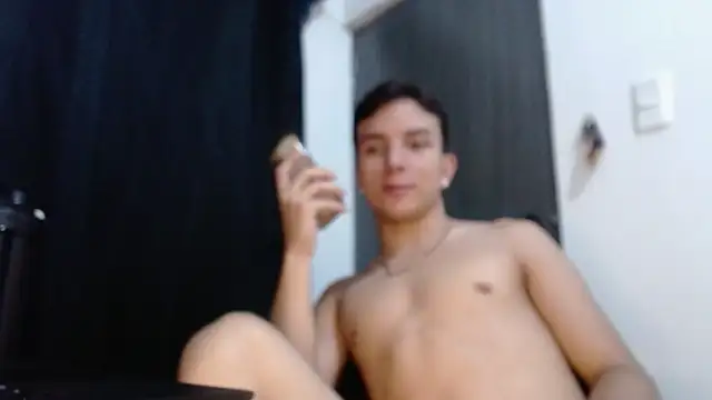 Snapshot of Brian_XXX chatting on 04-09-26, 11:43 Brian XXX online show from 04-09-26, 11:43