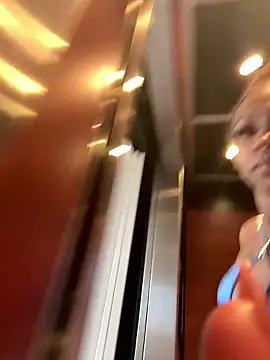 Snapshot of essencecora chatting on 03-18-26, 05:16 essencecora online show from 03-18-26, 05:16