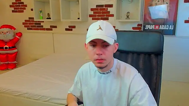 Snapshot of KrewVaughn chatting on 03-16-26, 07:01 KrewVaughn online show from 03-16-26, 07:01