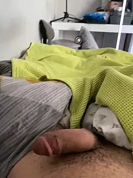 Snapshot of hardboii00 chatting on 04-16-26, 04:13 hardboii00 online show from 04-16-26, 04:13