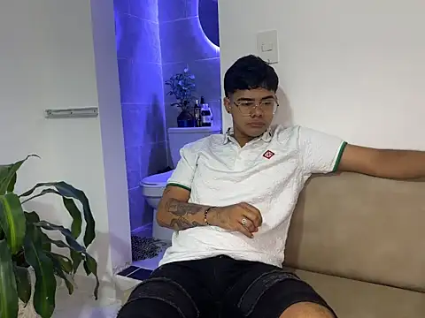 Snapshot of matiass_vegas chatting on 04-11-26, 09:08 matiass vegas online show from 04-11-26, 09:08