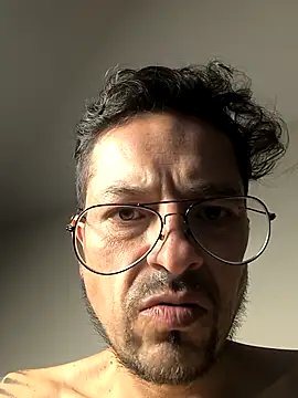 Snapshot of erick242130 chatting on 03-12-26, 09:54 erick242130 online show from 03-12-26, 09:54