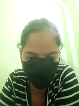 nidhiyadav00 online show from 04-13-26, 09:15