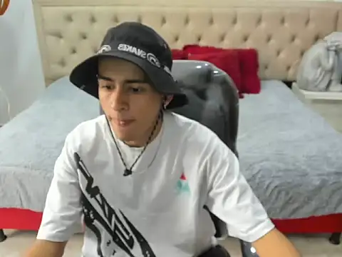 Snapshot of Cristoferr_10 chatting on 03-15-26, 06:03 Cristoferr 10 online show from 03-15-26, 06:03