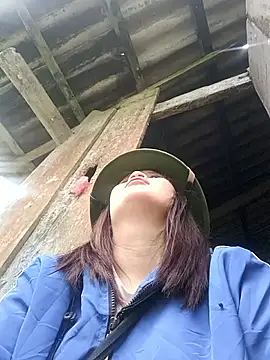 Snapshot of cute-girl-2k chatting on 03-23-26, 02:04 cute-girl-2k online show from 03-23-26, 02:04