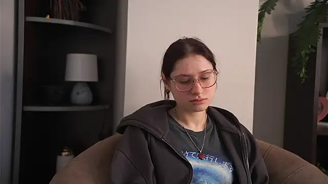 KaryLias online show from 03-16-26, 05:44