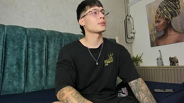 Santii Twink online show from 03-19-26, 03:43