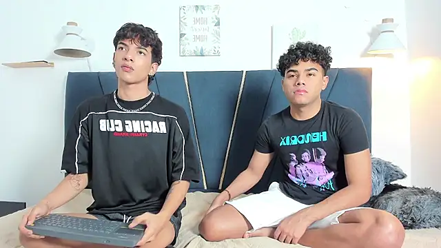 Enzo love18 online show from 04-15-26, 07:26