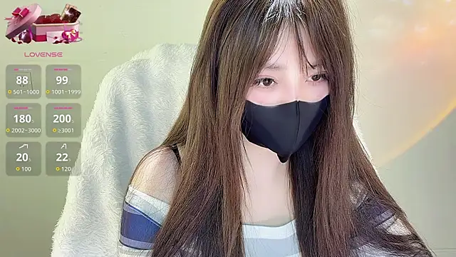 yueyue-7777 online show from 04-13-26, 01:44