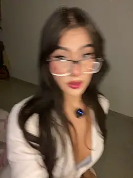 Snapshot of DahliaRouse chatting on 03-31-26, 01:29 DahliaRouse online show from 03-31-26, 01:29