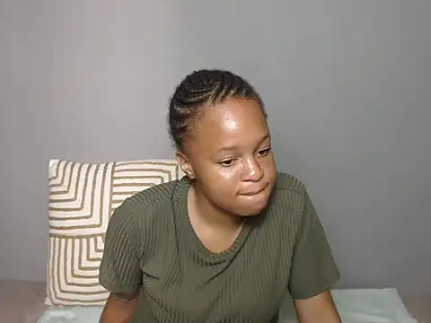 LillyPeachy21x online show from 03-17-26, 07:44