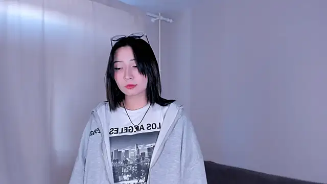 emi okado online show from 03-19-26, 09:24