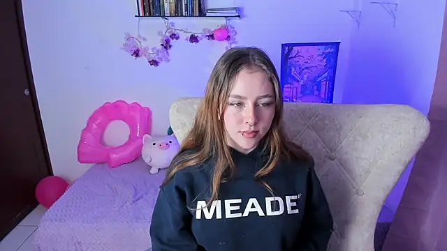 Snapshot of leyla_miller_ chatting on 03-28-26, 03:11 leyla miller online show from 03-28-26, 03:11