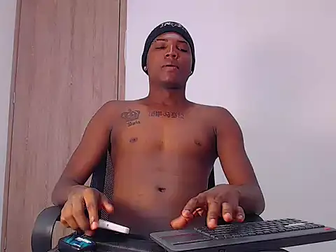 Snapshot of Bigcock23cmt chatting on 03-31-26, 02:28 Bigcock23cmt online show from 03-31-26, 02:28