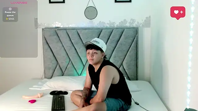 Snapshot of ValyX__ chatting on 03-25-26, 06:36 ValyX online show from 03-25-26, 06:36