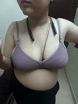 Snapshot of neelam_rawat chatting on 03-26-26, 06:35 neelam rawat online show from 03-26-26, 06:35