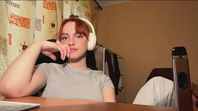 Snapshot of alisaonlyforu chatting on 04-04-26, 02:58 alisaonlyforu online show from 04-04-26, 02:58