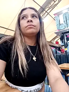 Snapshot of alanna6950 chatting on 04-04-26, 05:32 alanna6950 online show from 04-04-26, 05:32