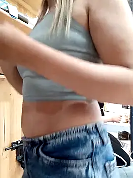 Snapshot of alanna6950 chatting on 04-10-26, 05:28 alanna6950 online show from 04-10-26, 05:28