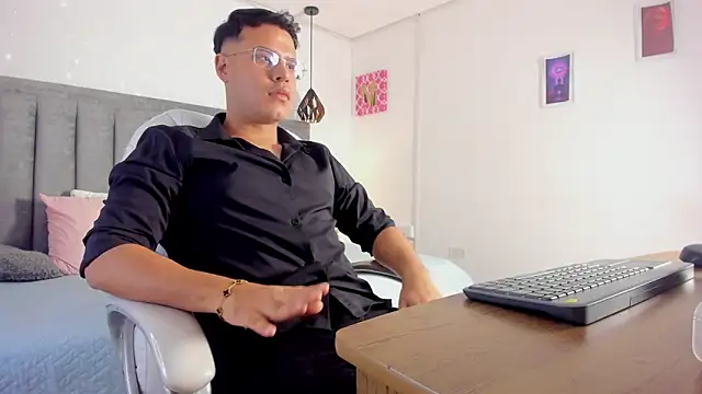 Liam ruse online show from 03-21-26, 08:12