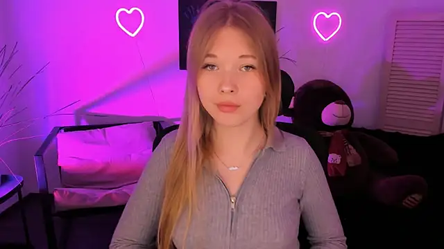 LunasFrost online show from 04-06-26, 04:52