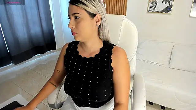 Snapshot of shadixa_Luxxx chatting on 04-07-26, 01:44 shadixa Luxxx online show from 04-07-26, 01:44