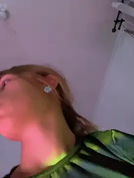 Snapshot of Andreakriss chatting on 04-04-26, 02:10 Andreakriss online show from 04-04-26, 02:10