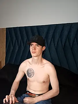 Snapshot of lio____ chatting on 03-30-26, 03:18 lio online show from 03-30-26, 03:18