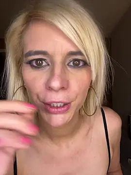 Snapshot of evaluminax chatting on 04-06-26, 04:46 evaluminax online show from 04-06-26, 04:46