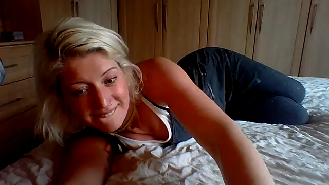 Snapshot of BlackbirdBay chatting on 03-23-26, 10:52 BlackbirdBay online show from 03-23-26, 10:52