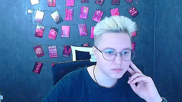 Snapshot of Bella_lla chatting on 03-23-26, 12:53 Bella lla online show from 03-23-26, 12:53