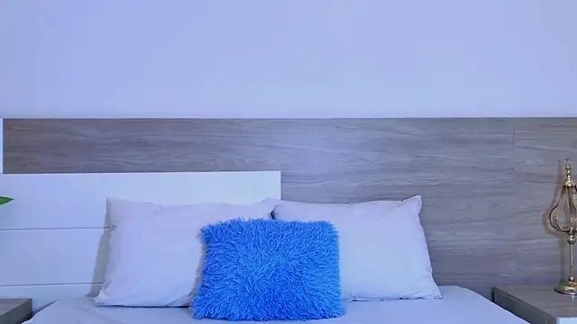 Snapshot of Elodie_Laurent chatting on 03-25-26, 12:22 Elodie Laurent online show from 03-25-26, 12:22