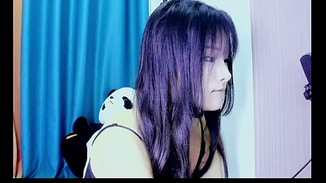 Snapshot of girllong520 chatting on 04-05-26, 10:12 girllong520 online show from 04-05-26, 10:12