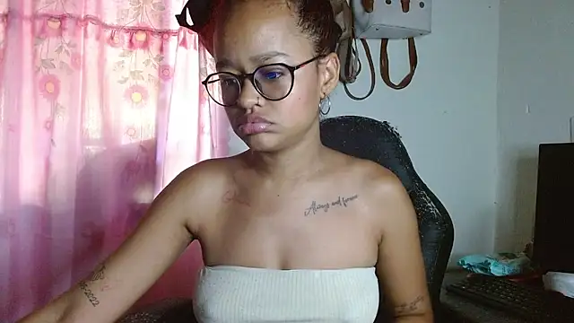 Snapshot of Zoe_film chatting on 03-25-26, 02:56 Zoe film online show from 03-25-26, 02:56