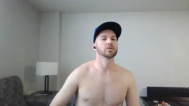 Snapshot of Luke_James chatting on 03-25-26, 02:23 Luke James online show from 03-25-26, 02:23