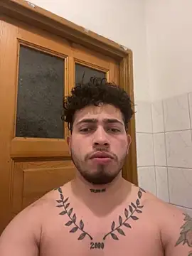 Snapshot of Darwinhot13 chatting on 03-25-26, 01:44 Darwinhot13 online show from 03-25-26, 01:44