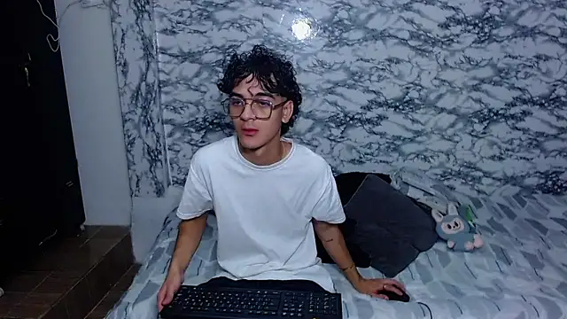 Snapshot of escanor_ar chatting on 04-04-26, 06:33 escanor ar online show from 04-04-26, 06:33