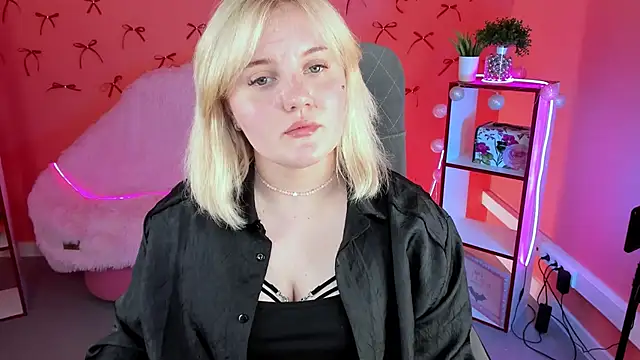 Snapshot of KathyBriggs chatting on 03-26-26, 09:37 KathyBriggs online show from 03-26-26, 09:37