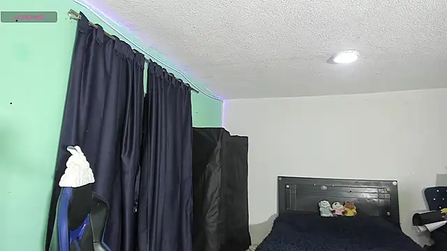 Snapshot of TYLERhHOT2005 chatting on 03-28-26, 01:27 TYLERhHOT2005 online show from 03-28-26, 01:27