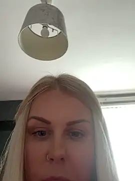 Snapshot of saucymelaine09 chatting on 03-26-26, 01:28 saucymelaine09 online show from 03-26-26, 01:28