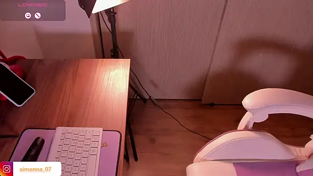 Snapshot of ximena_07 chatting on 04-09-26, 03:17 ximena 07 online show from 04-09-26, 03:17